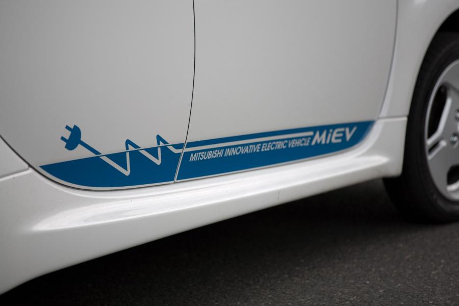  Mitsubishi i-MiEV 2012 года  (US) (фото 126 из 234)